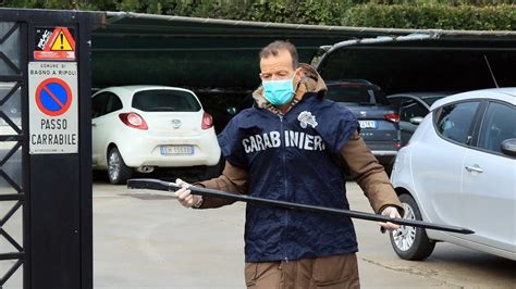 furto fendi bagno a ripoli|Furto nella fabbrica Fendi, banditi in azione come in un film: così .